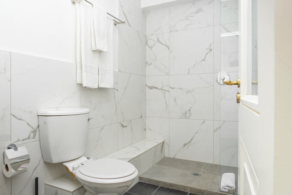 The Bantry Aparthotel by Totalstay 78/79