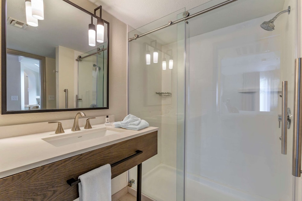 Windmill Suites Surprise - Phoenix, Ascend Hotel Collection 33/37