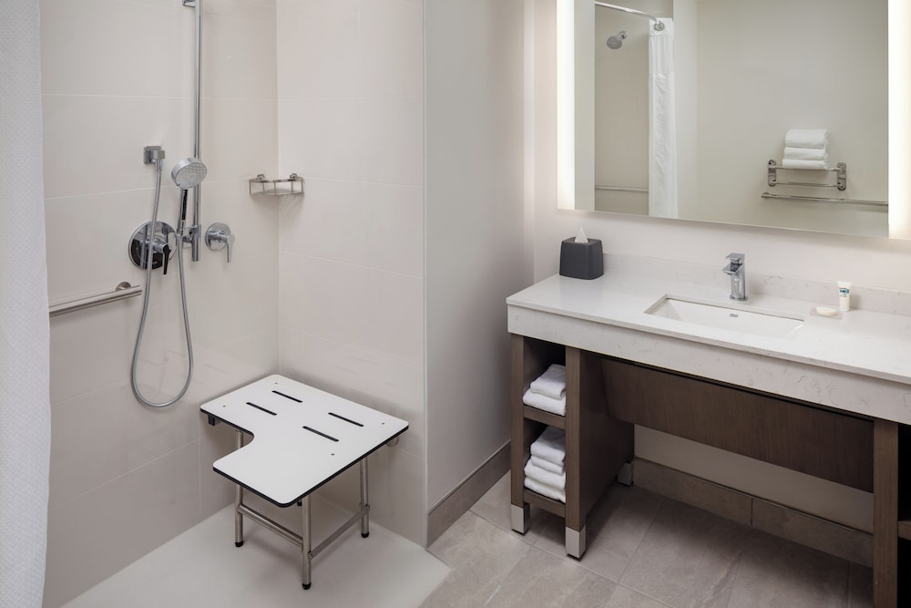 Hyatt House Royal Oak/Birmingham 40/42