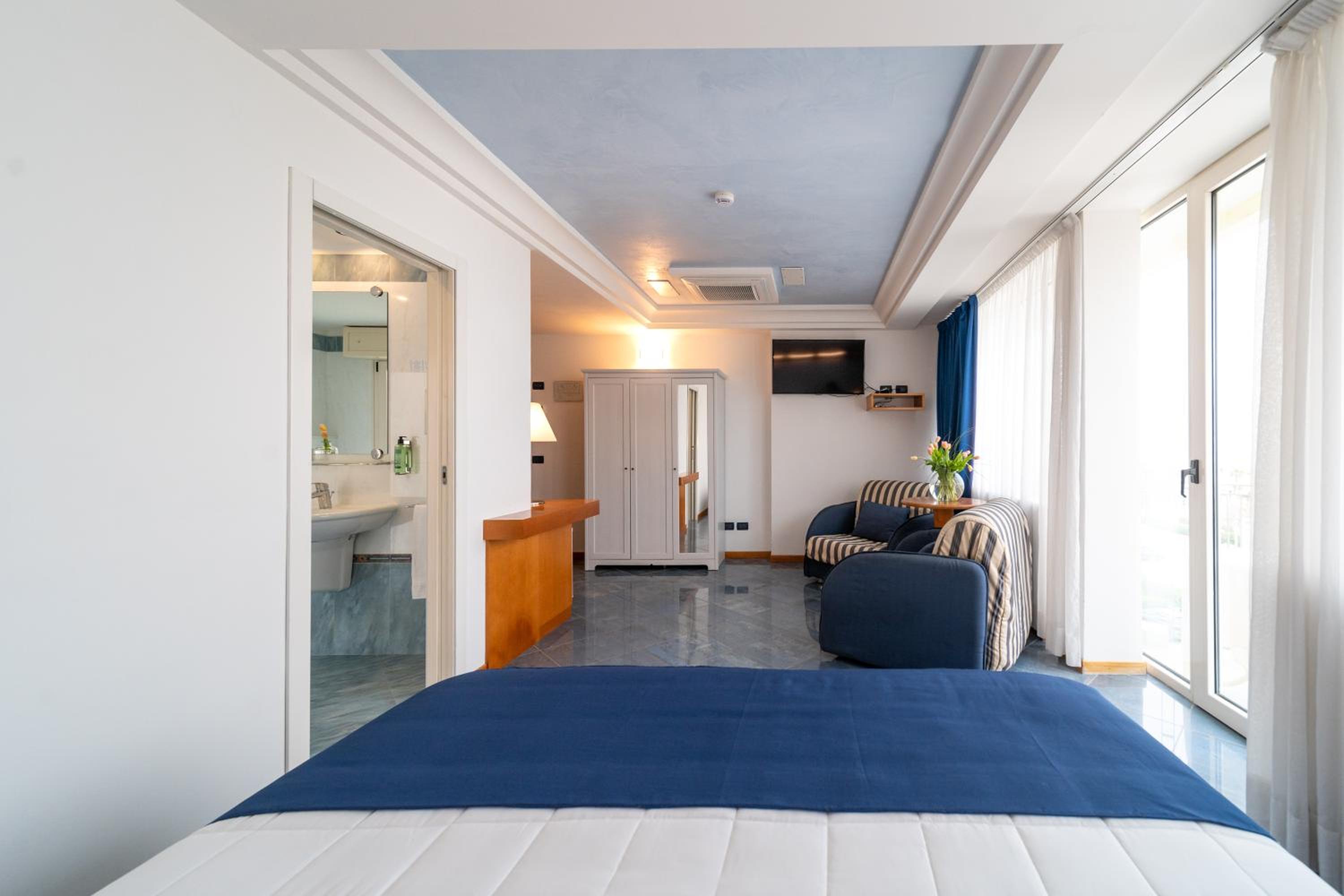 Hotel Ancora 9/40