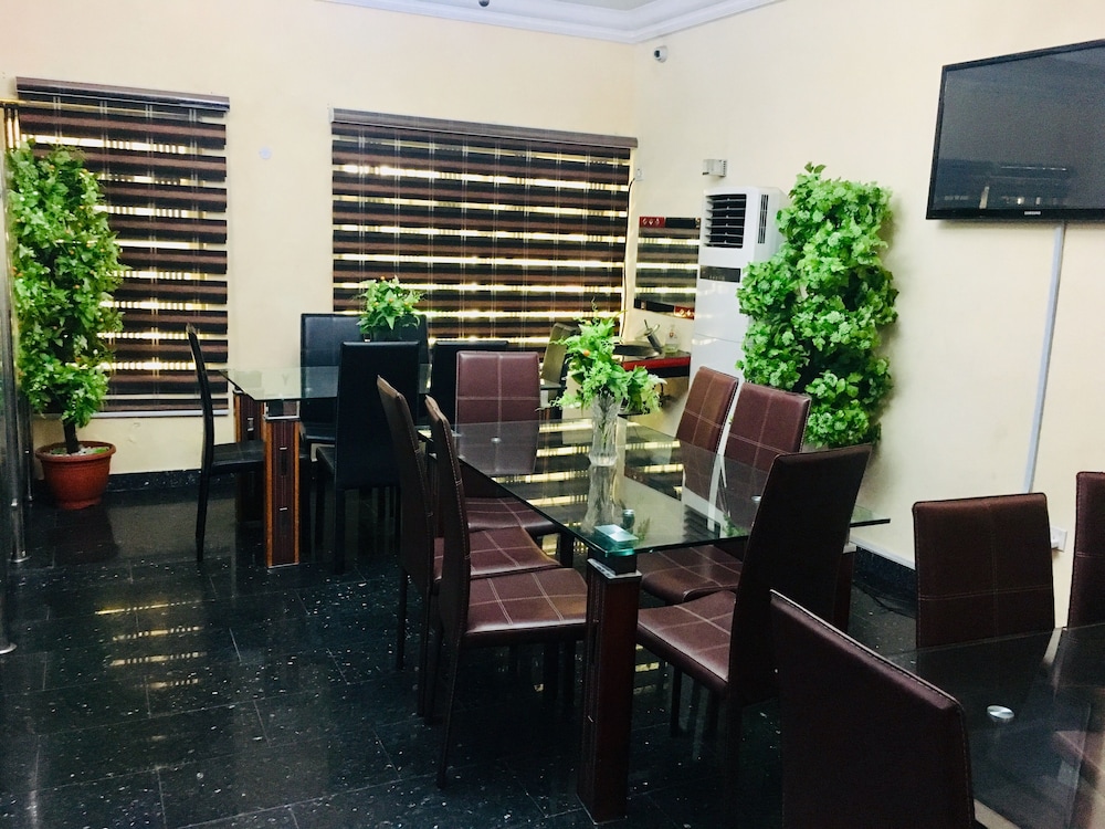 Hymax Grace Hotel And Suites 18/29