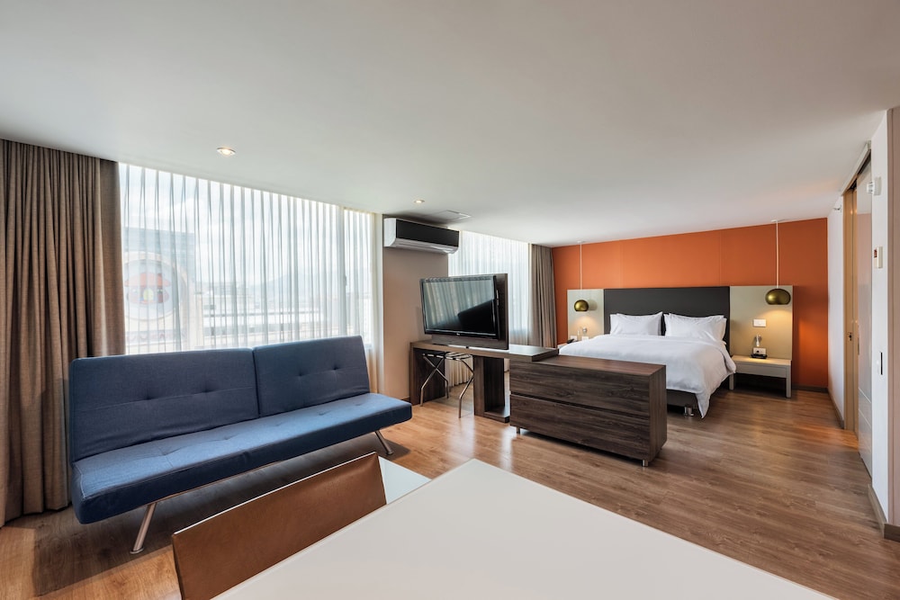 غرفة قياسية بسرير كوين، HOLIDAY INN EXPRESS MEDELLIN 4/10