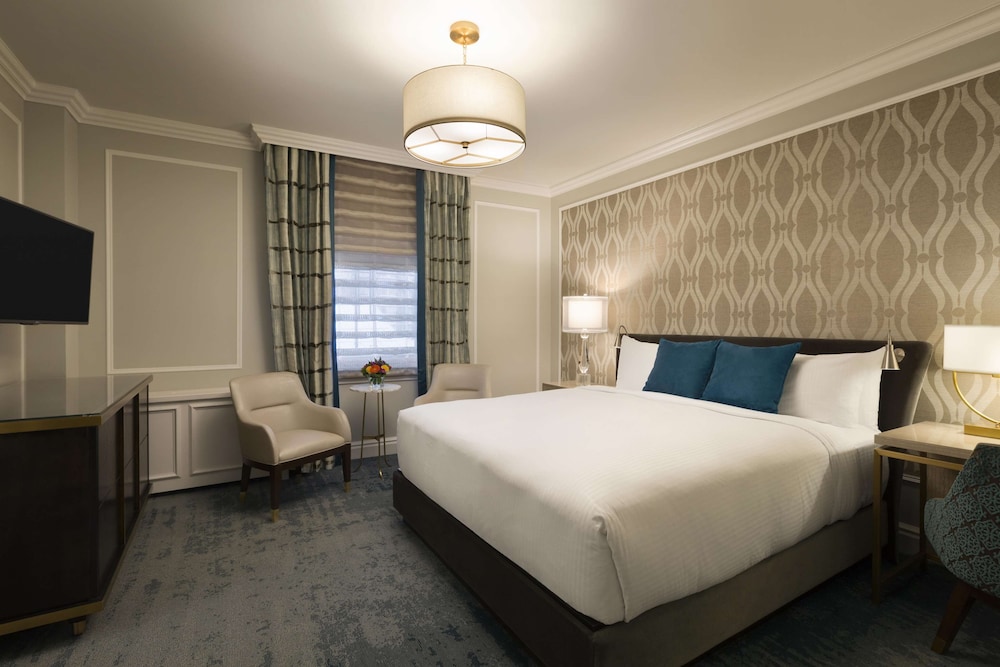 Fairmont, King Bed, City View