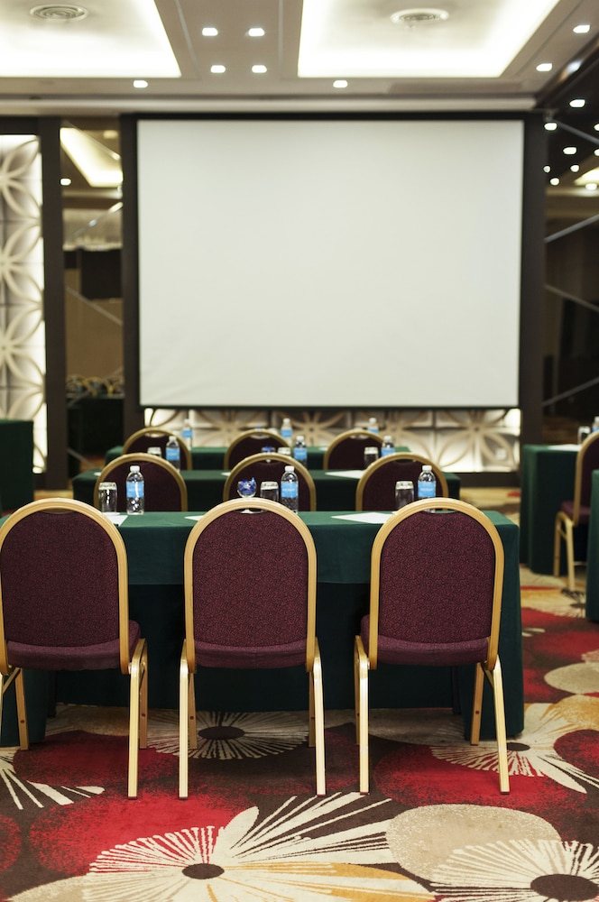Promenade Hotel Bintulu 34/40