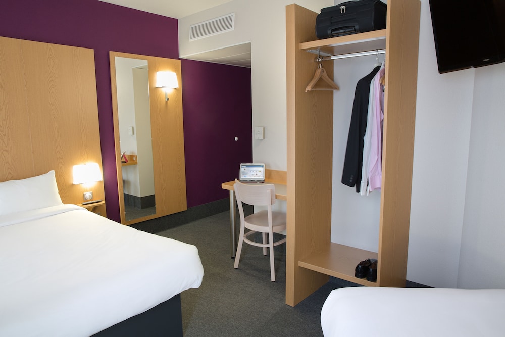 Triple room