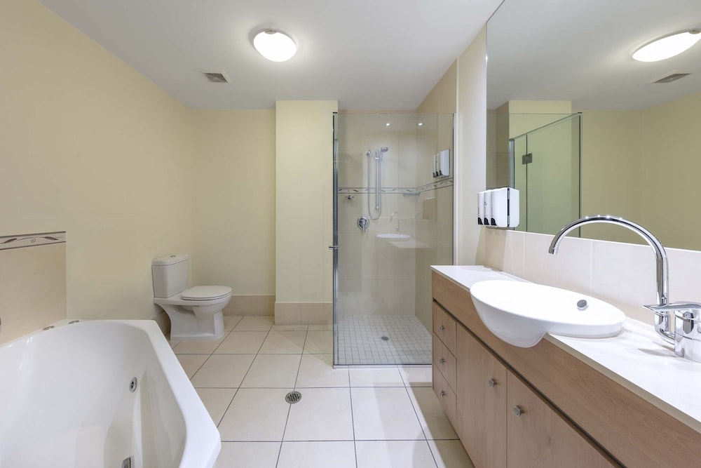 شقة بسرير كوين وسريرين منفصلين بغرفتي نوم، Leisure Inn Spires 5/7