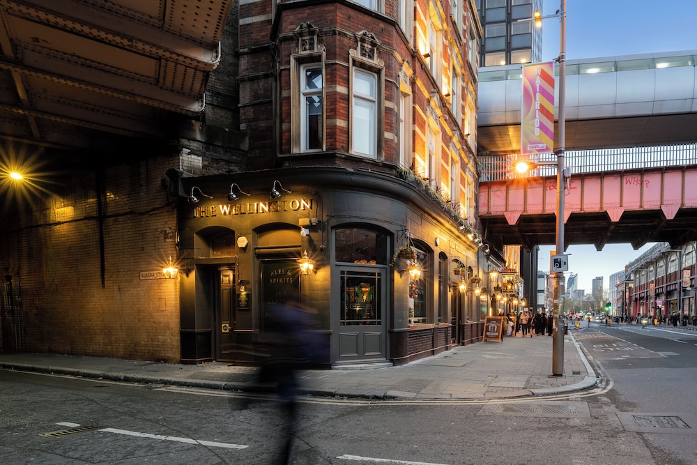 The Wellington Hotel, Waterloo 44/50