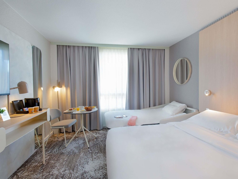 EXECUTIVE, DOUBLE BED, SOFA