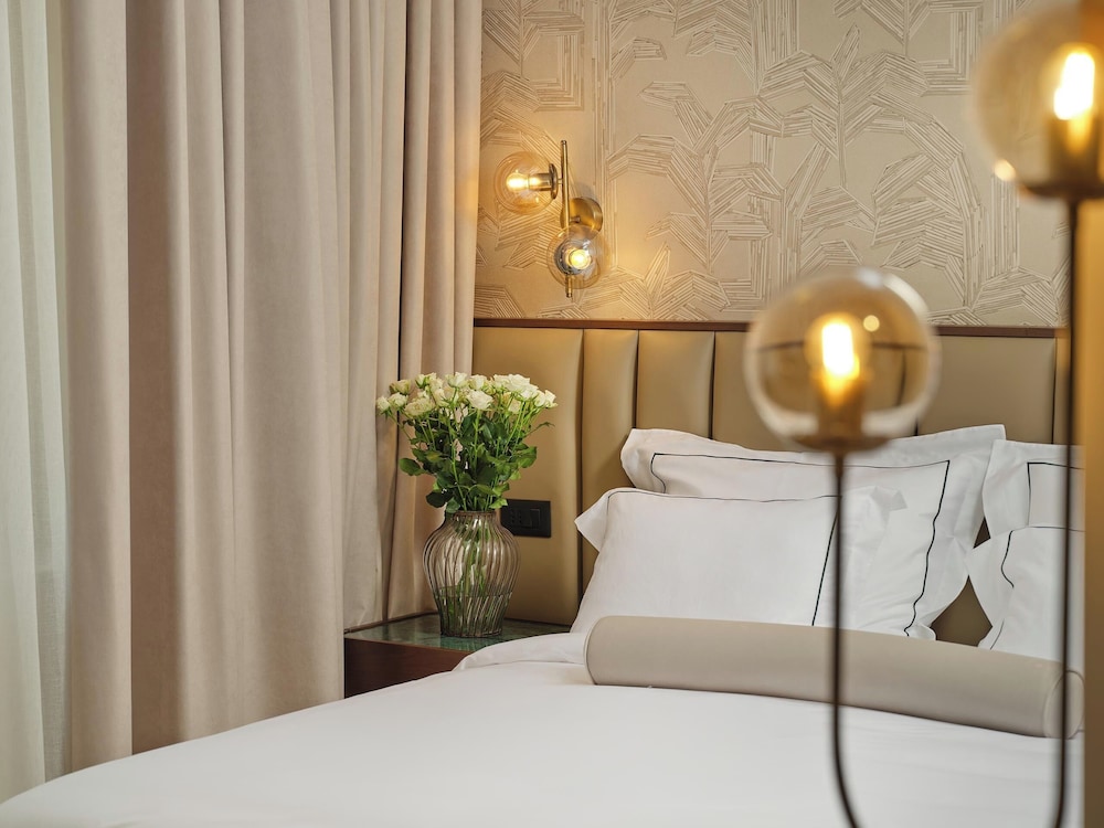 PREMIUM, DOUBLE OR TWIN BED
