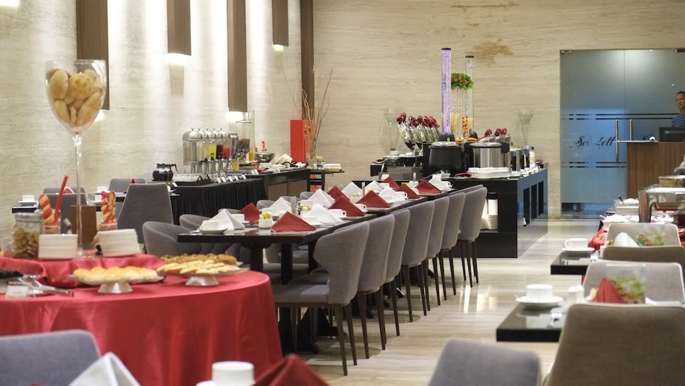 Pyramid Suites 44/54
