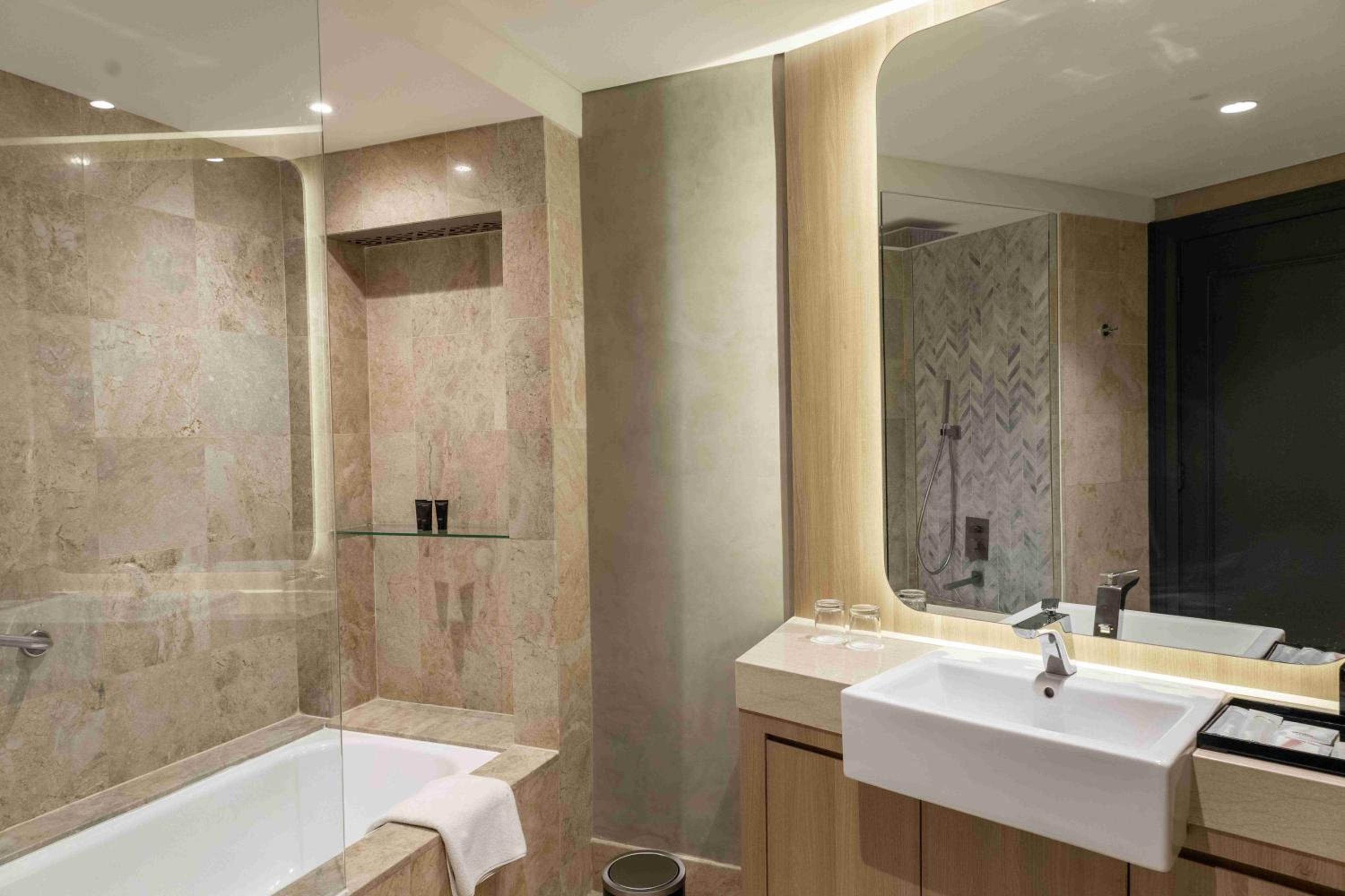 غرفة بريميوم عائلية، ARTOTEL Suites Mangkuluhur 6/6