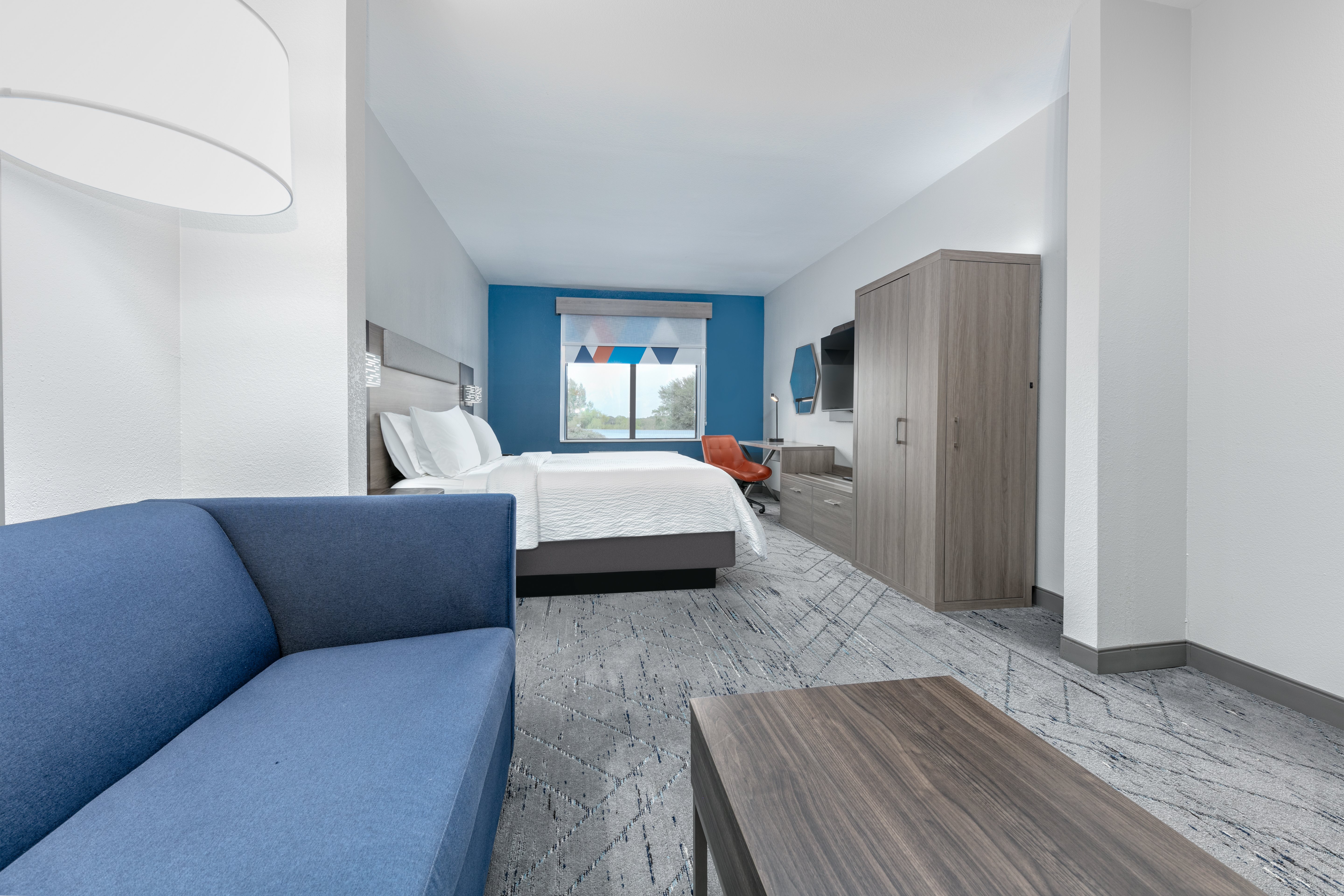 Holiday Inn Express Hotel & Suites Winnie 33/63