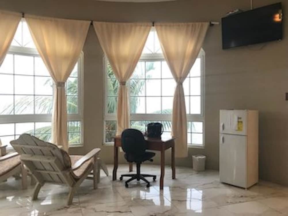 Waters Edge Guest House 20/38