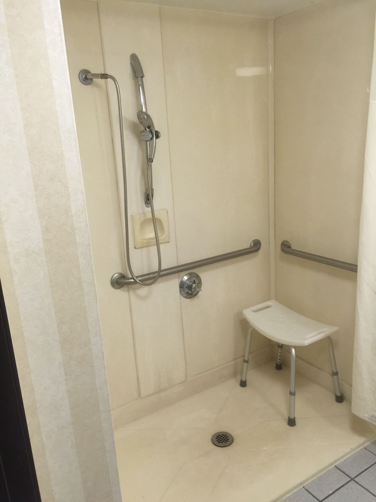 Quality Inn & Suites Gibsonia - Pittsburgh North PA 67/68