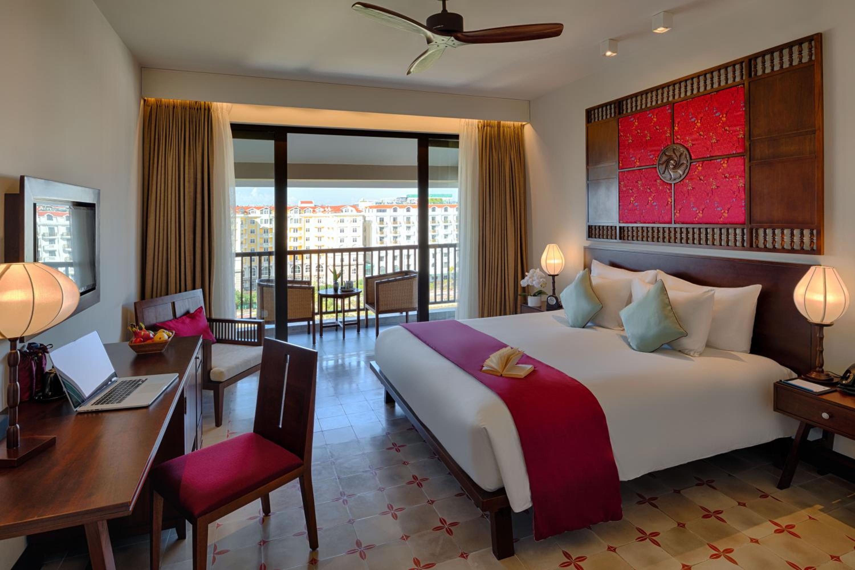 Grand, River, Deluxe, Double Bed, Town View