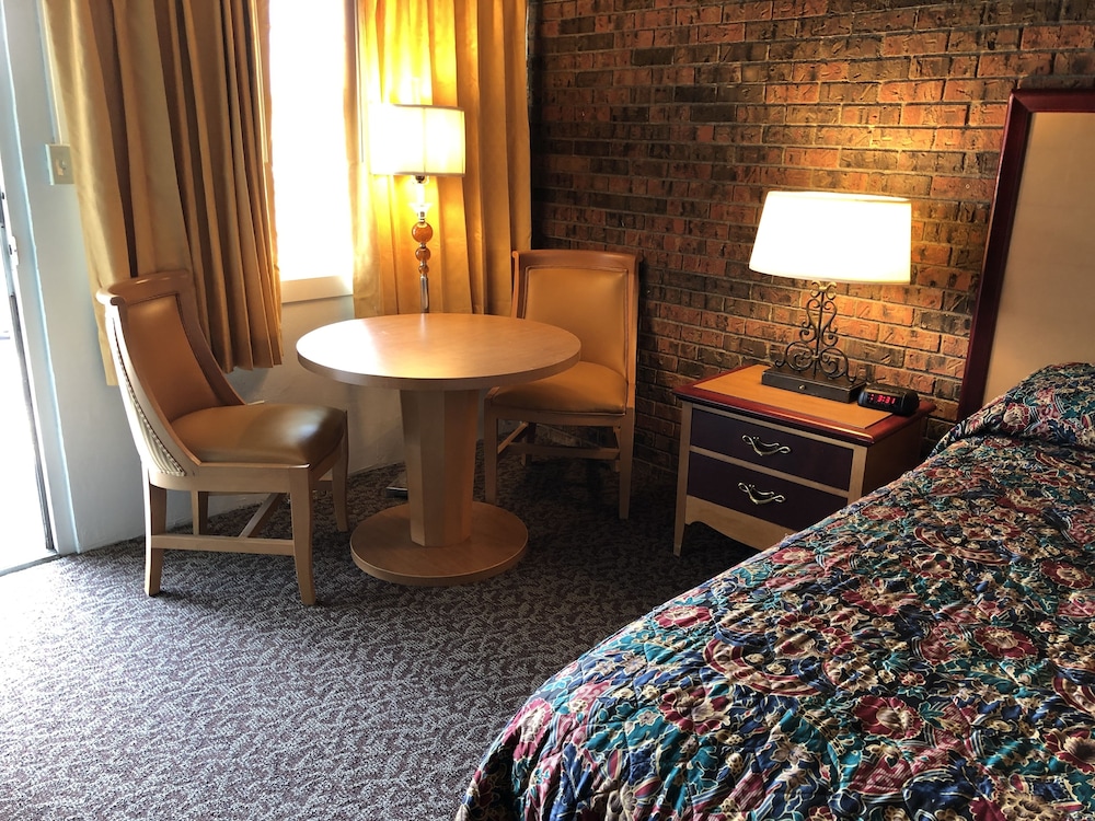 Dunes Inn 24/61