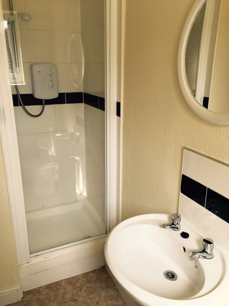 The Tudor House Hotel 24/25