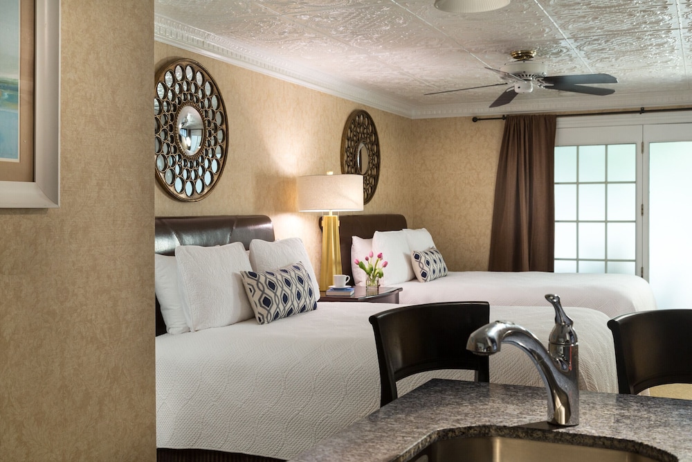 The Chateau Inn and Suites 39/57