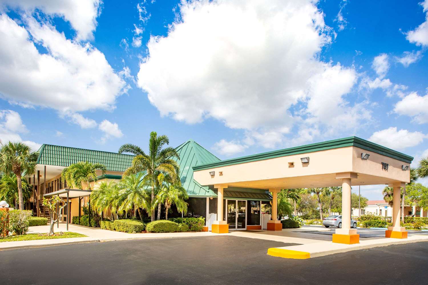 Super 8 By Wyndham North Palm Beach 4/58