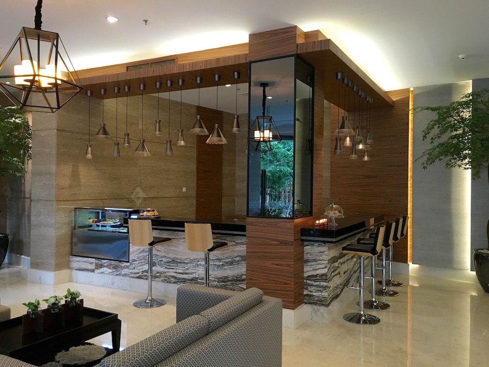 AYAKA SUITES 10/70