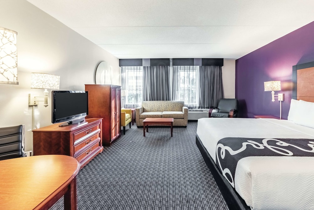 La Quinta Inn & Suites by Wyndham Naples East I-75 12/45