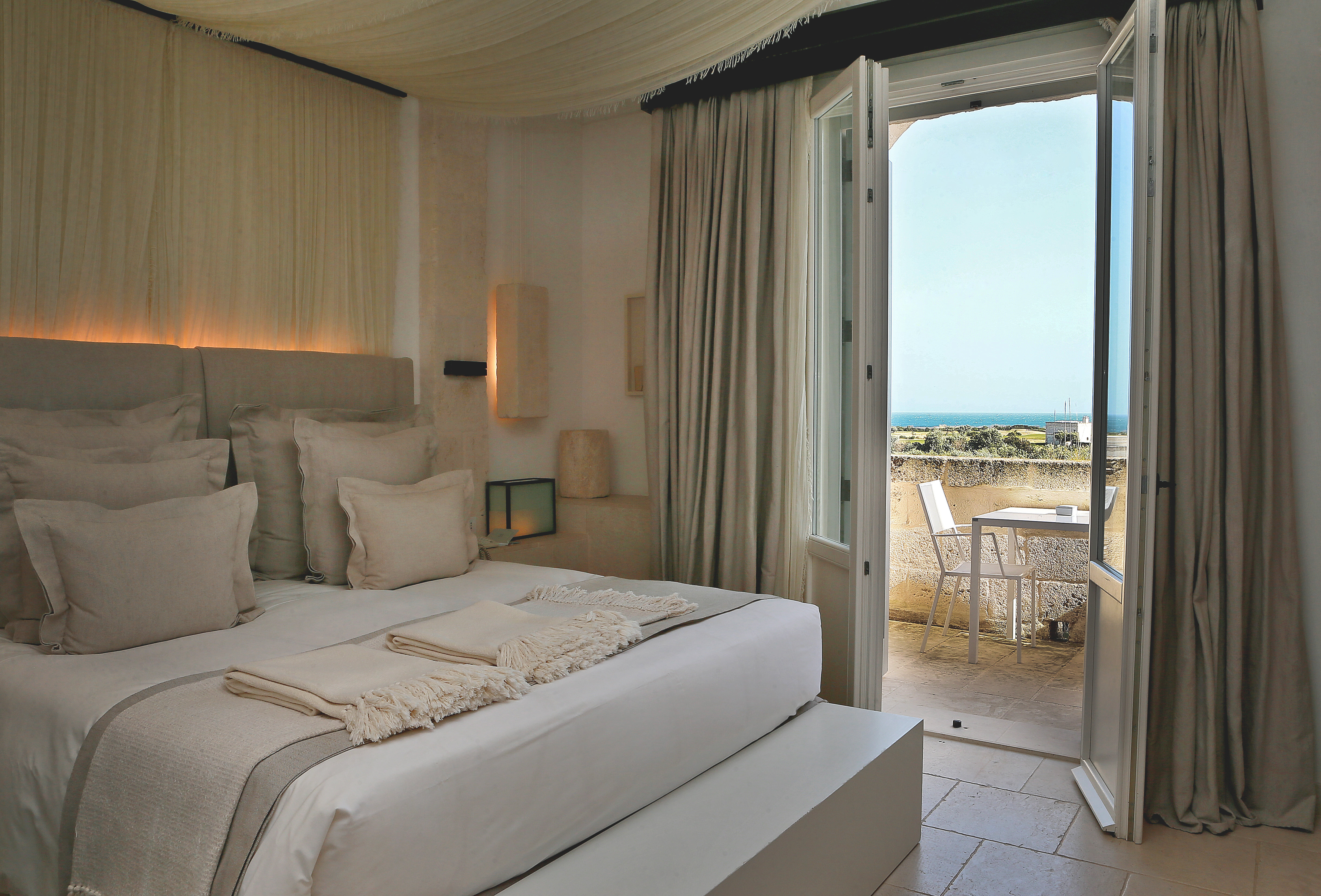 Bella, Sea View