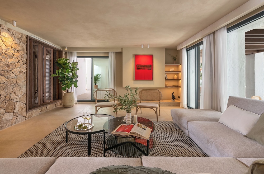 Host Villas & Suites 35/50