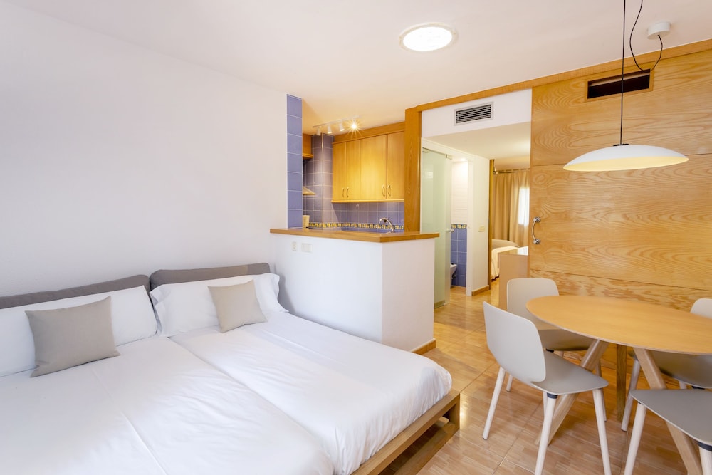 Apartamentos Ses Eufabietes 9/50