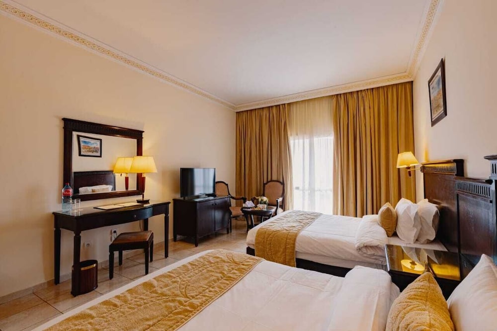 Superior, 2 Double Beds, Pool View