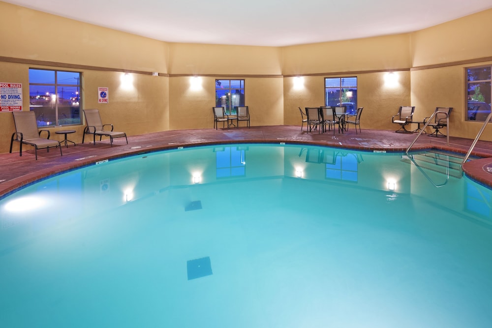 Holiday Inn Express Hotel & Suites Okmulgee 31/55