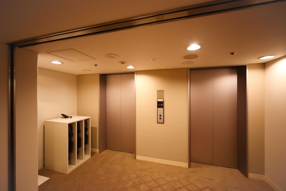 Lobby at Kobe Sannomiya Tokyu REI Hotel, KOBE