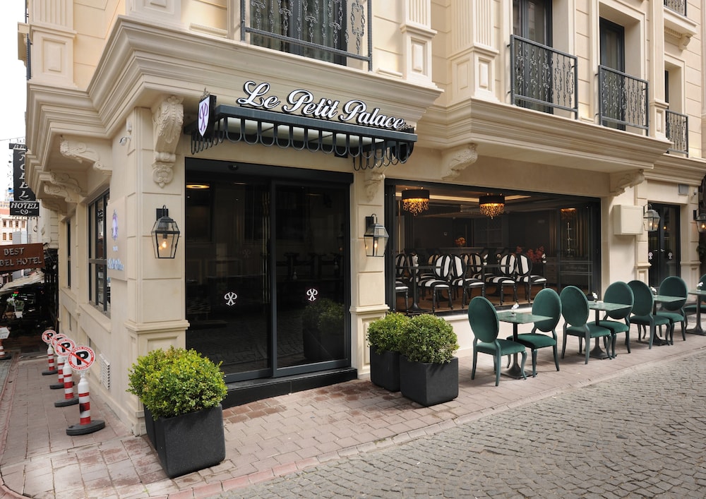 Le Petit Palace Hotel 2/50
