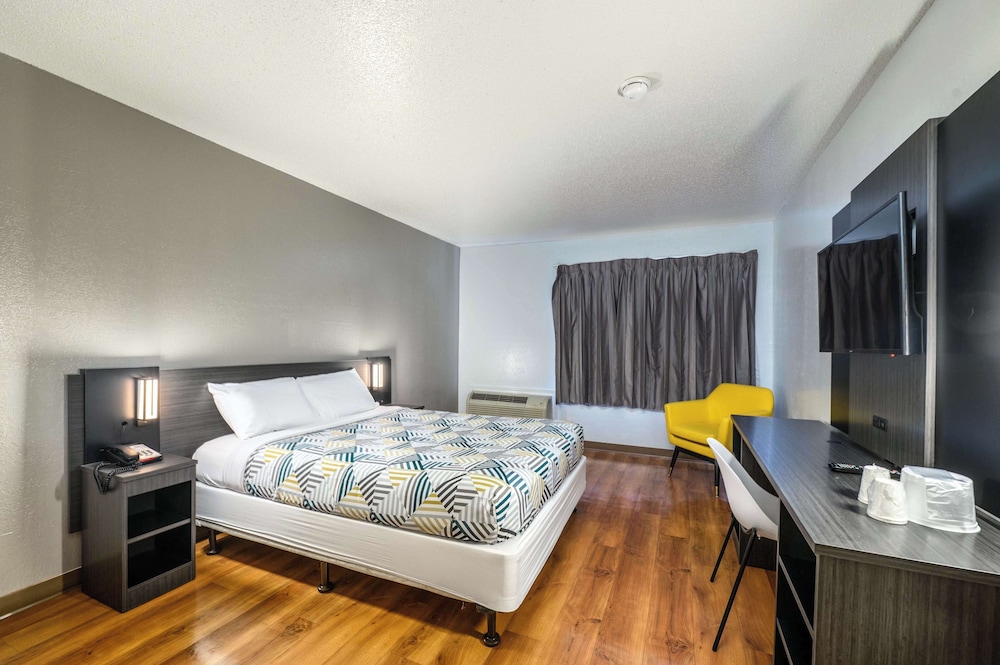 Motel6 Branford, CT - New Haven 12/58
