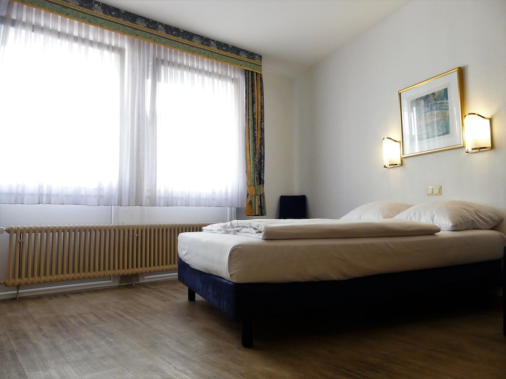 Hotel Konigshof The Arthouse 12/49