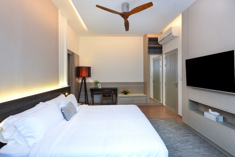 2 BEDROOMS, SUITE, PRIVATE POOL