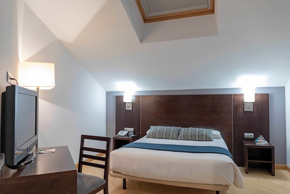 Hotel Cardena 33/68