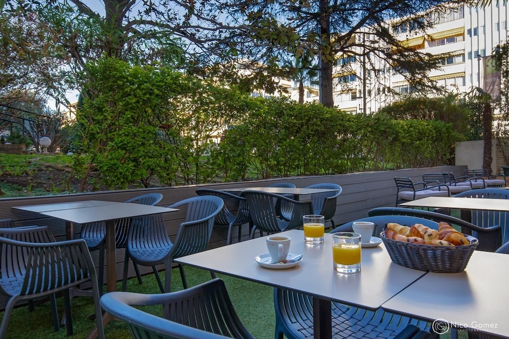Ibis Styles Cannes Le Cannet 49/67