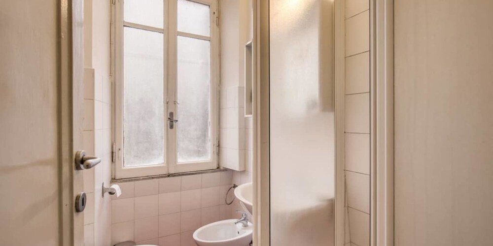 Monti Coliseum 3 bedroom 2nd floor 35/40