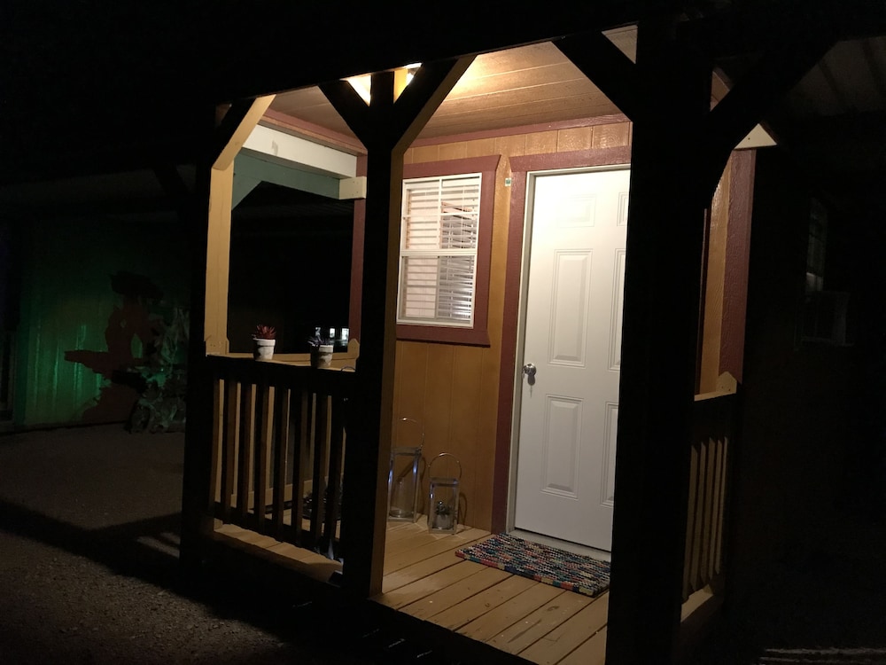 Terlingua Nights Cabins 4/36