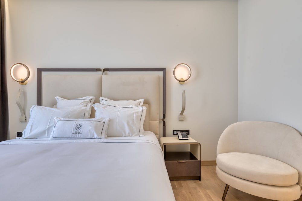 DELUXE, DOUBLE BED, CITY VIEW