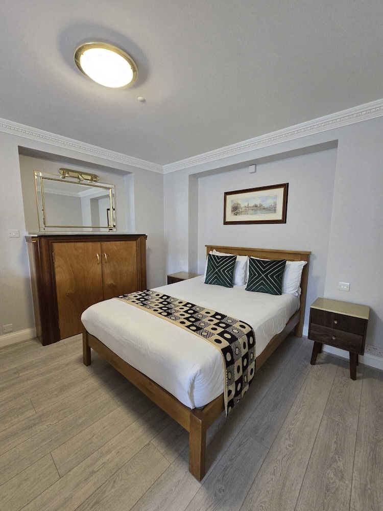 1 BEDROOM, APARTMENT, DOUBLE BED