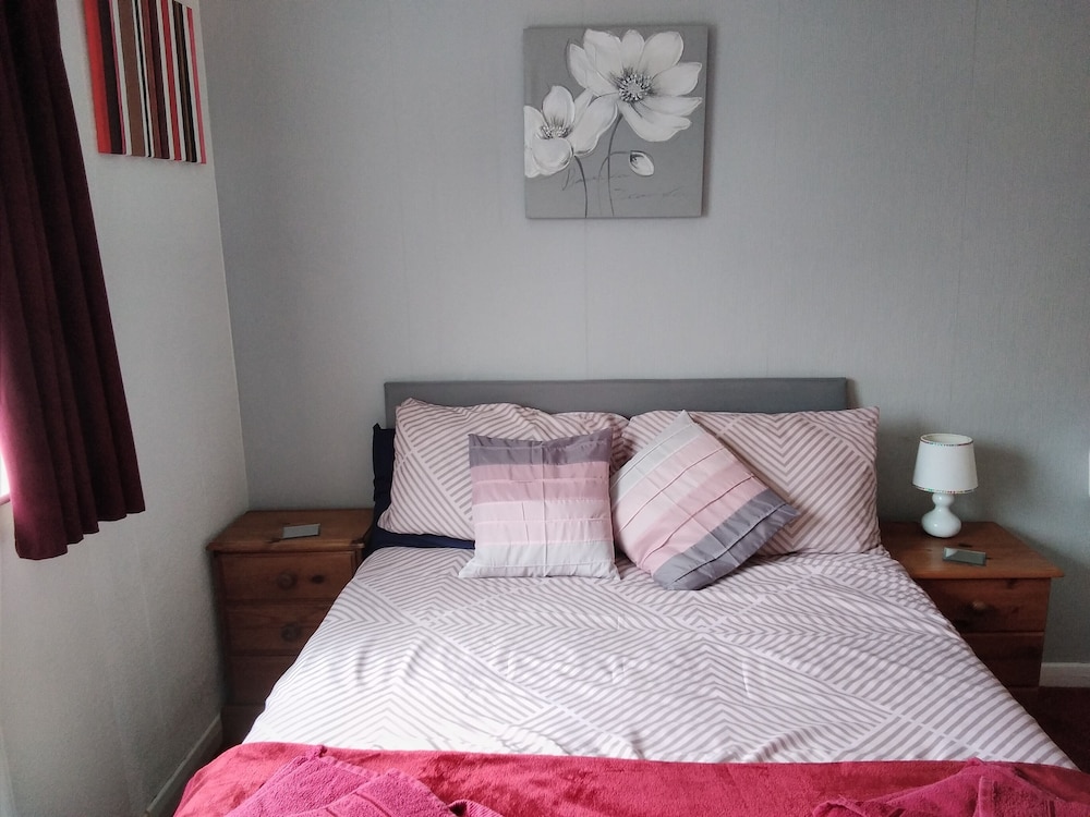 Whiteways Hotel 13/34