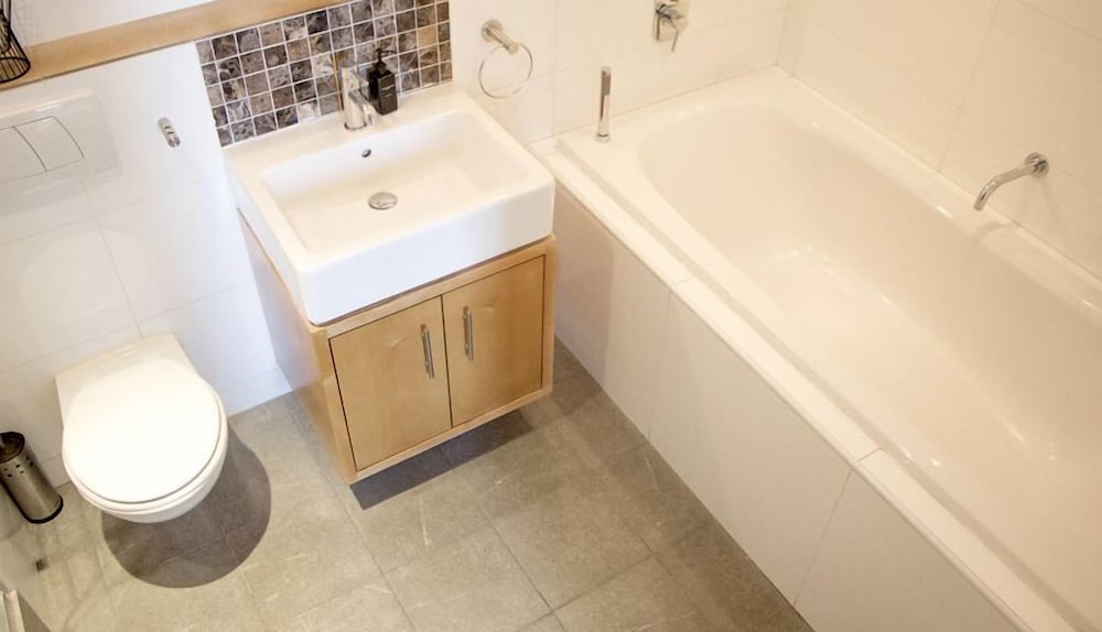 ITC Hospitality Group Penthouse 2 Bedrooms Cartwright s Corner 32/38