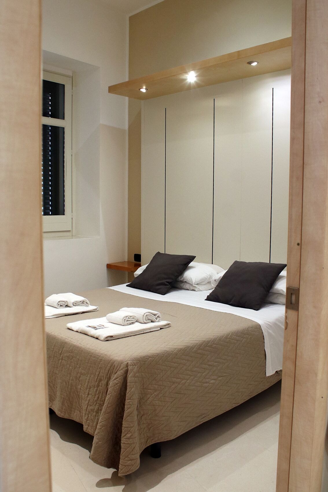 ROOM, QUADRUPLE