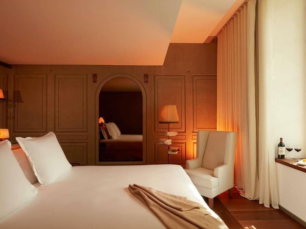 Mondrian Bordeaux Hotel des Carmes 11/56