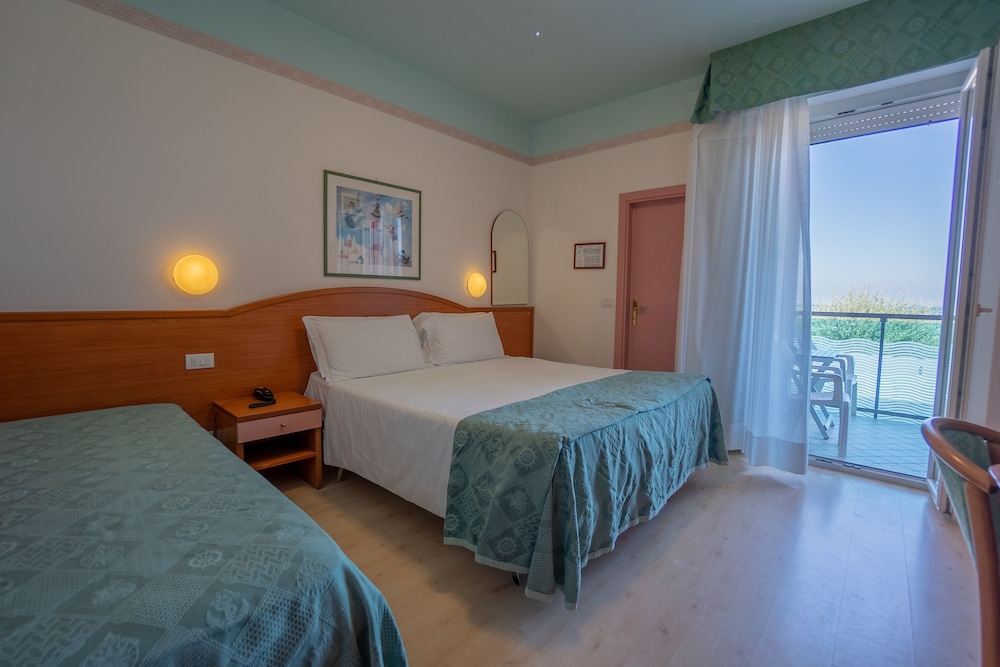 Hotel Lungomare 5/35