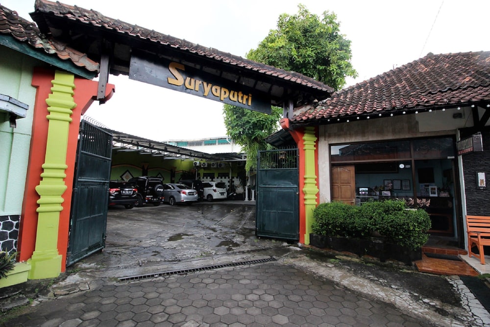 Reddoorz Plus Near Lempuyangan Station 3 1/25