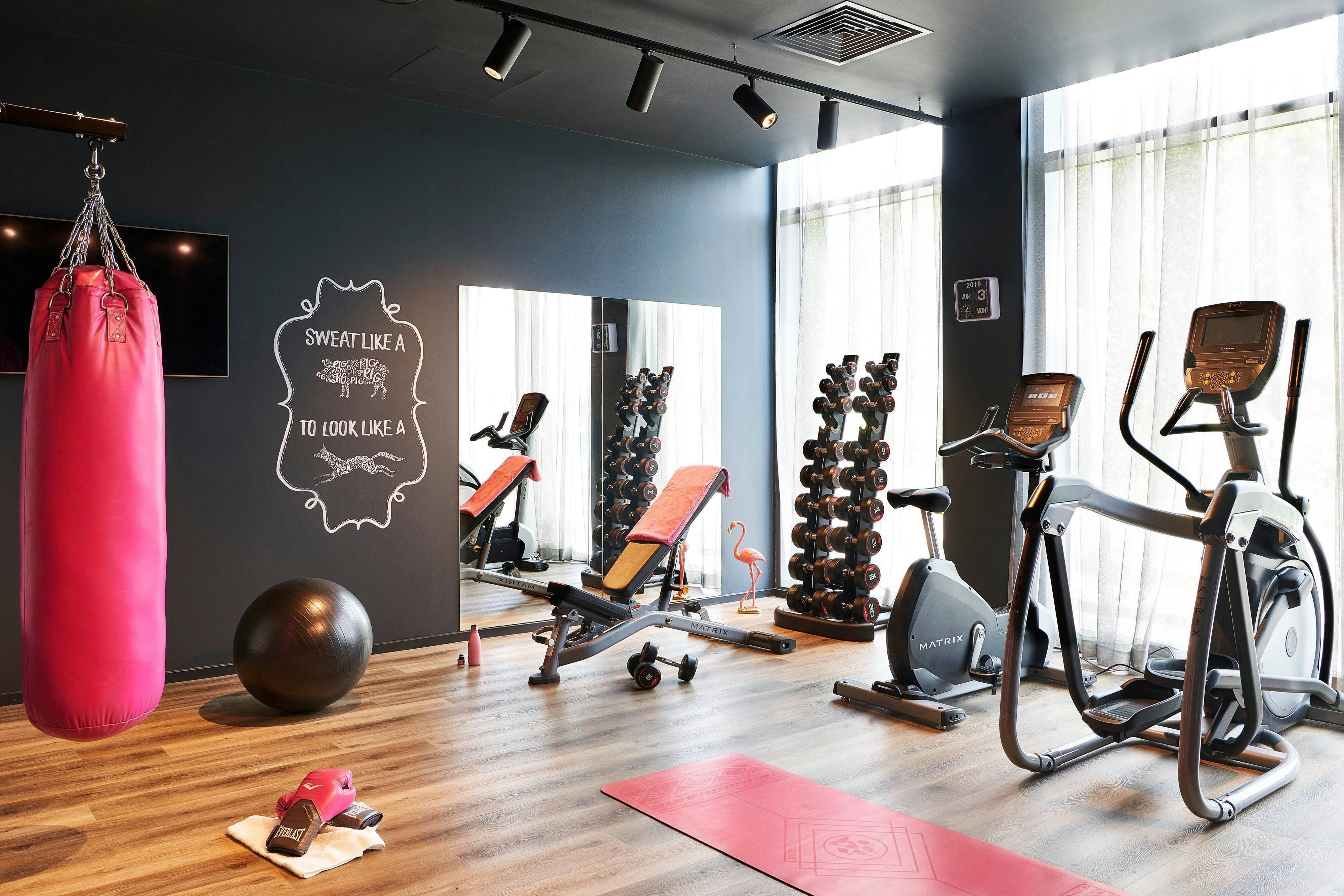 Moxy Edinburgh Airport 5/12