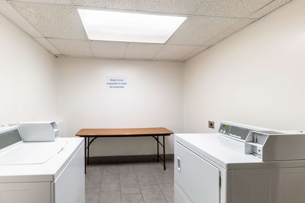Motel6 Lewisville, TX - Medical City 11/64