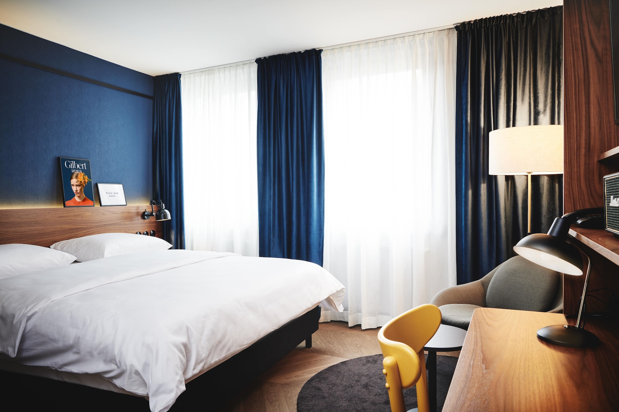 ROOM, DOUBLE BED